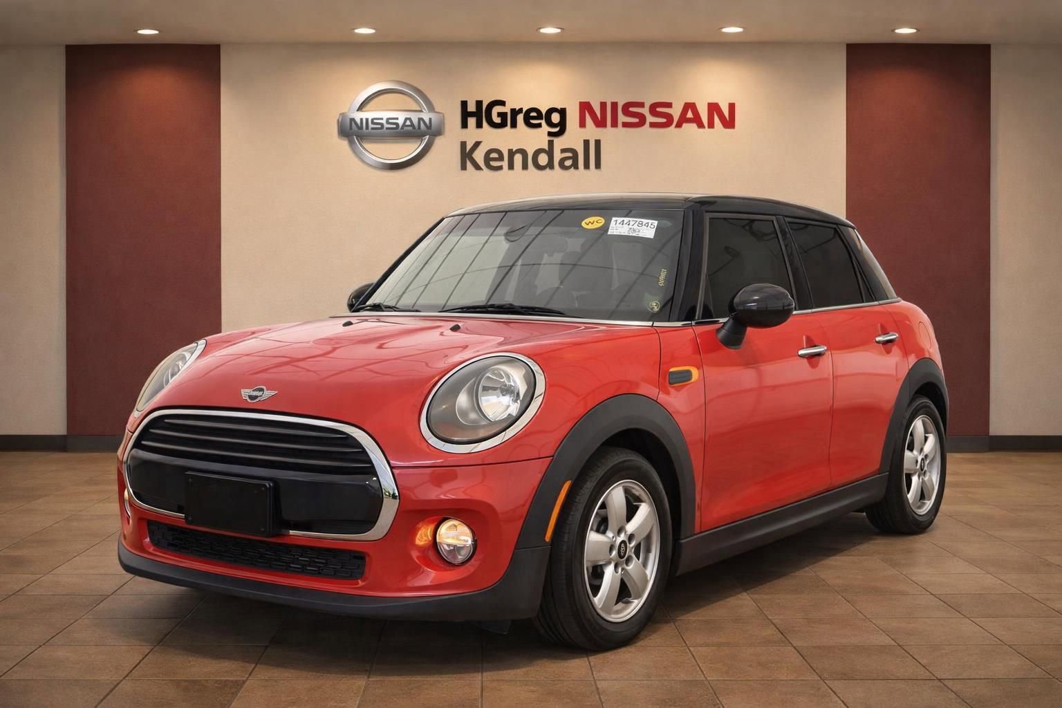 Used 2017 MINI Cooper 4-Door Hardtop w/ Technology Package FWD image 3