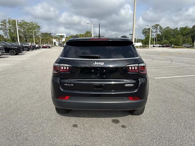 Used 2025 Jeep Compass Latitude AWD/4WD image 4