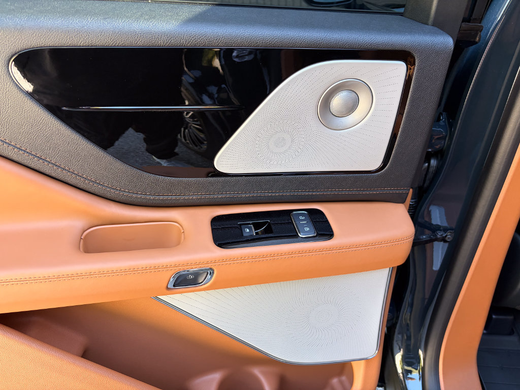 New 2027 Lincoln Aviator Black Label AWD/4WD image 23