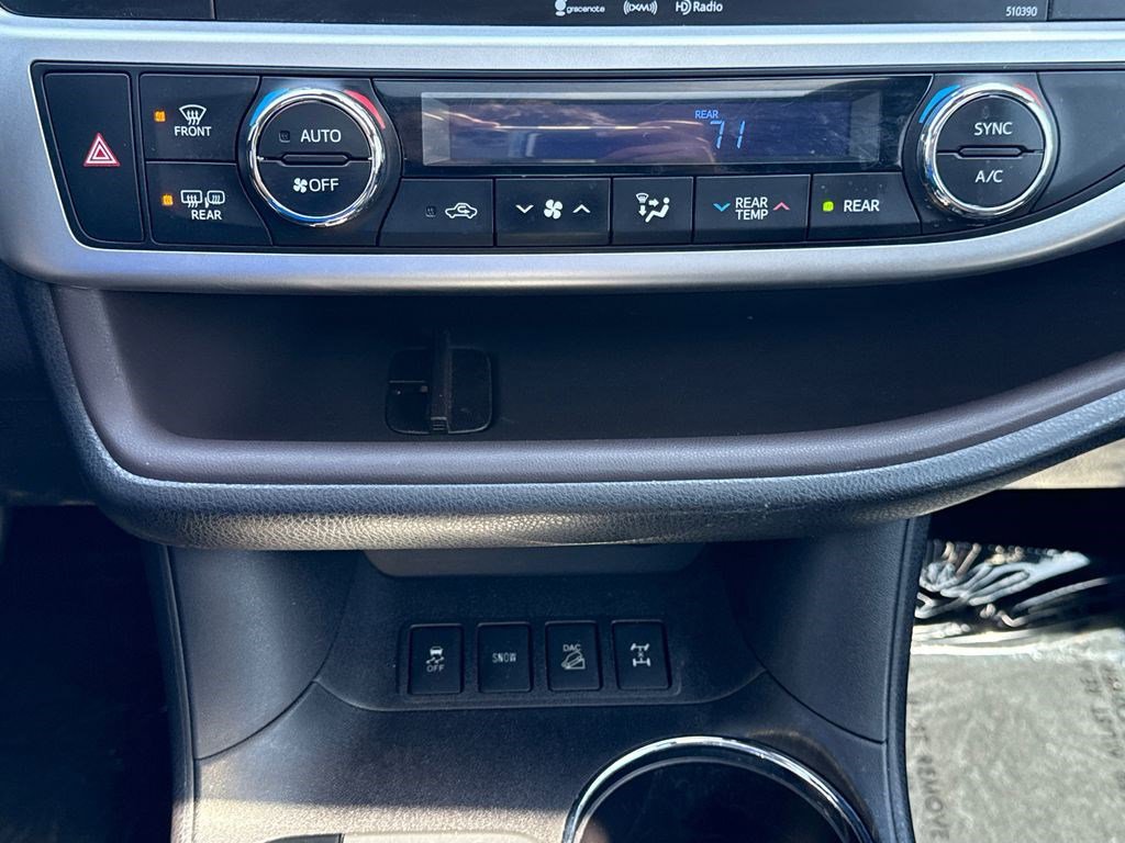 Used 2019 Toyota Highlander XLE image 32