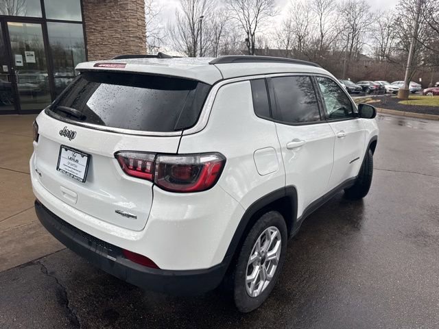 Used 2025 Jeep Compass Latitude image 3