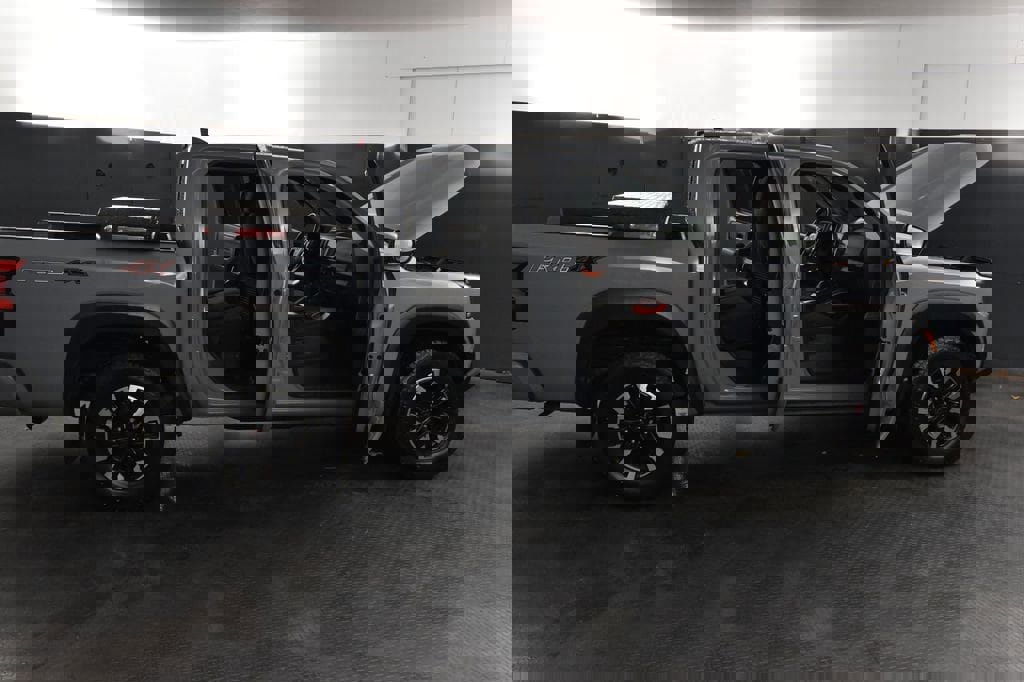 Used 2024 Nissan Frontier PRO-4X w/ Off-Road Protection Package image 36