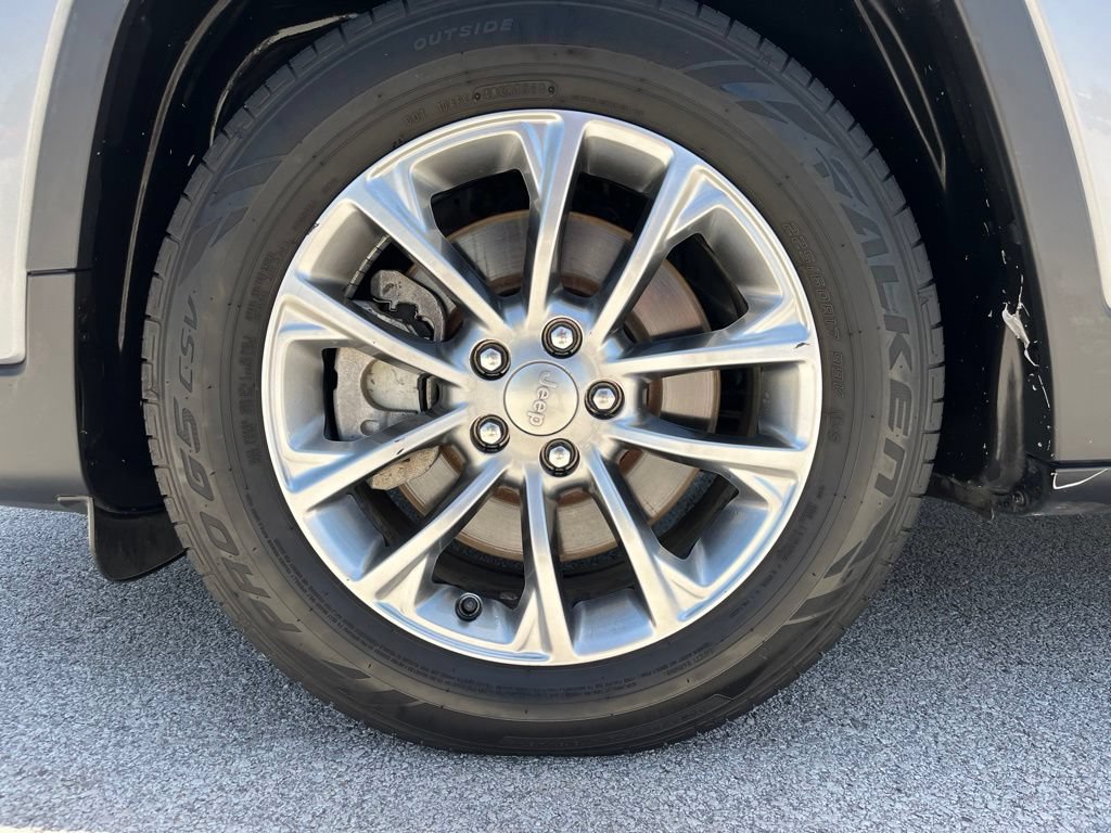 Used 2019 Jeep Cherokee Latitude Plus FWD image 13