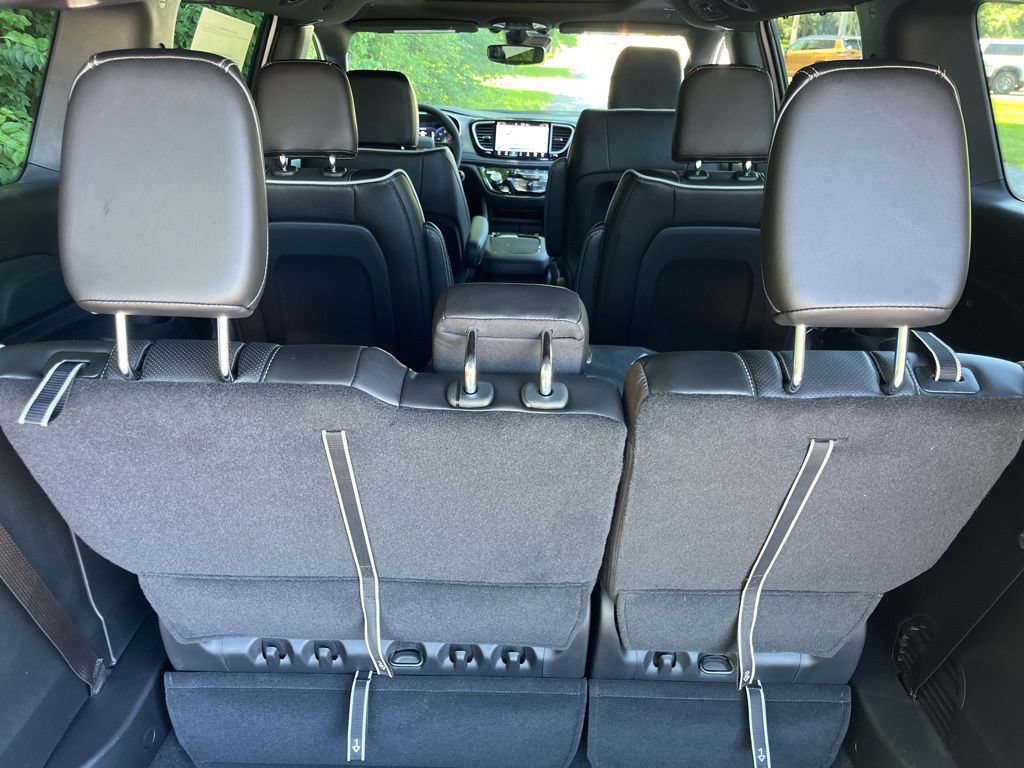 New 2027 Chrysler Pacifica Limited FWD image 40