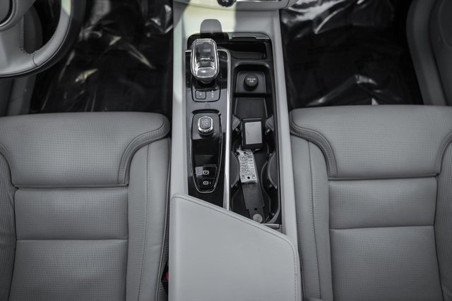 Used 2023 Volvo XC60 B6 Ultimate w/ Protection Package Premier image 25