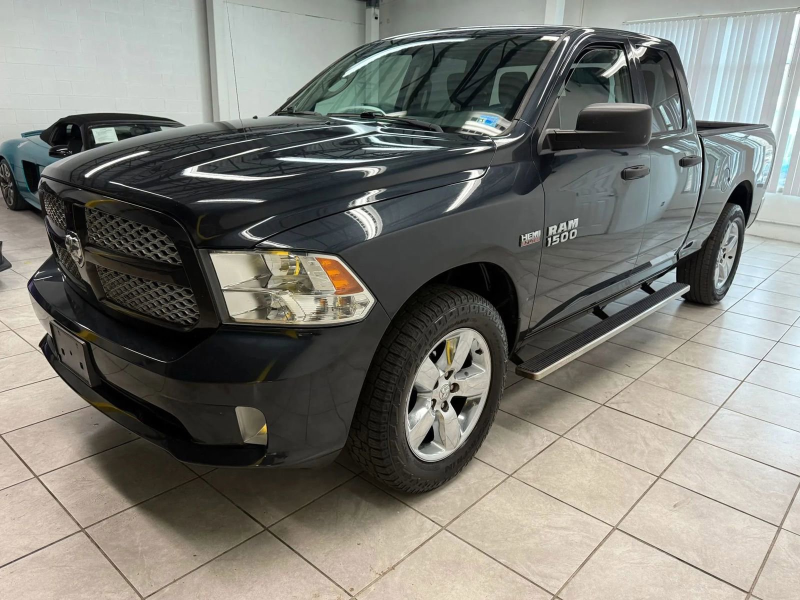 Used 2018 RAM 1500 Express w/ Express Value Package AWD/4WD image 3