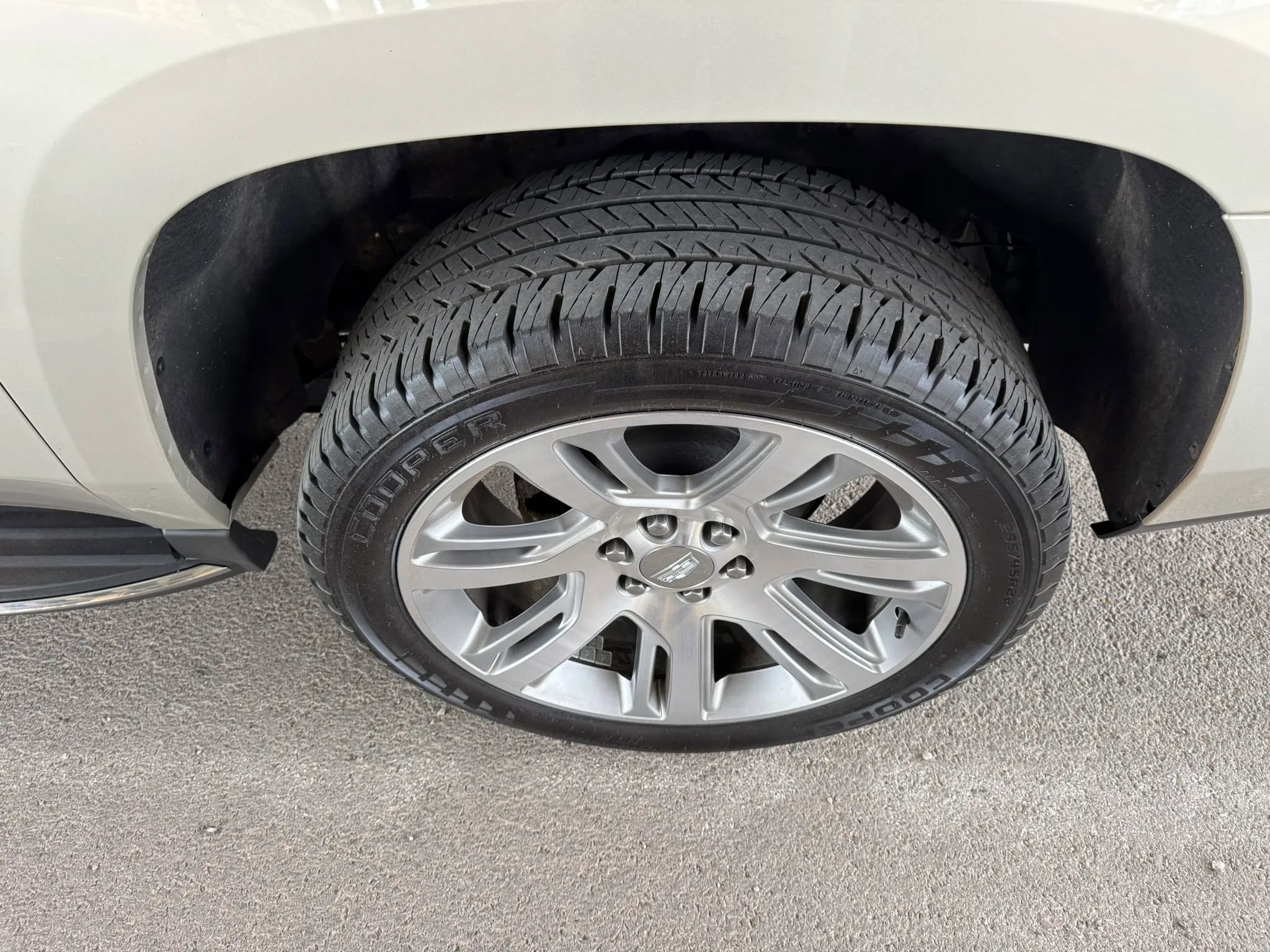 Used 2017 Cadillac Escalade ESV Luxury image 34