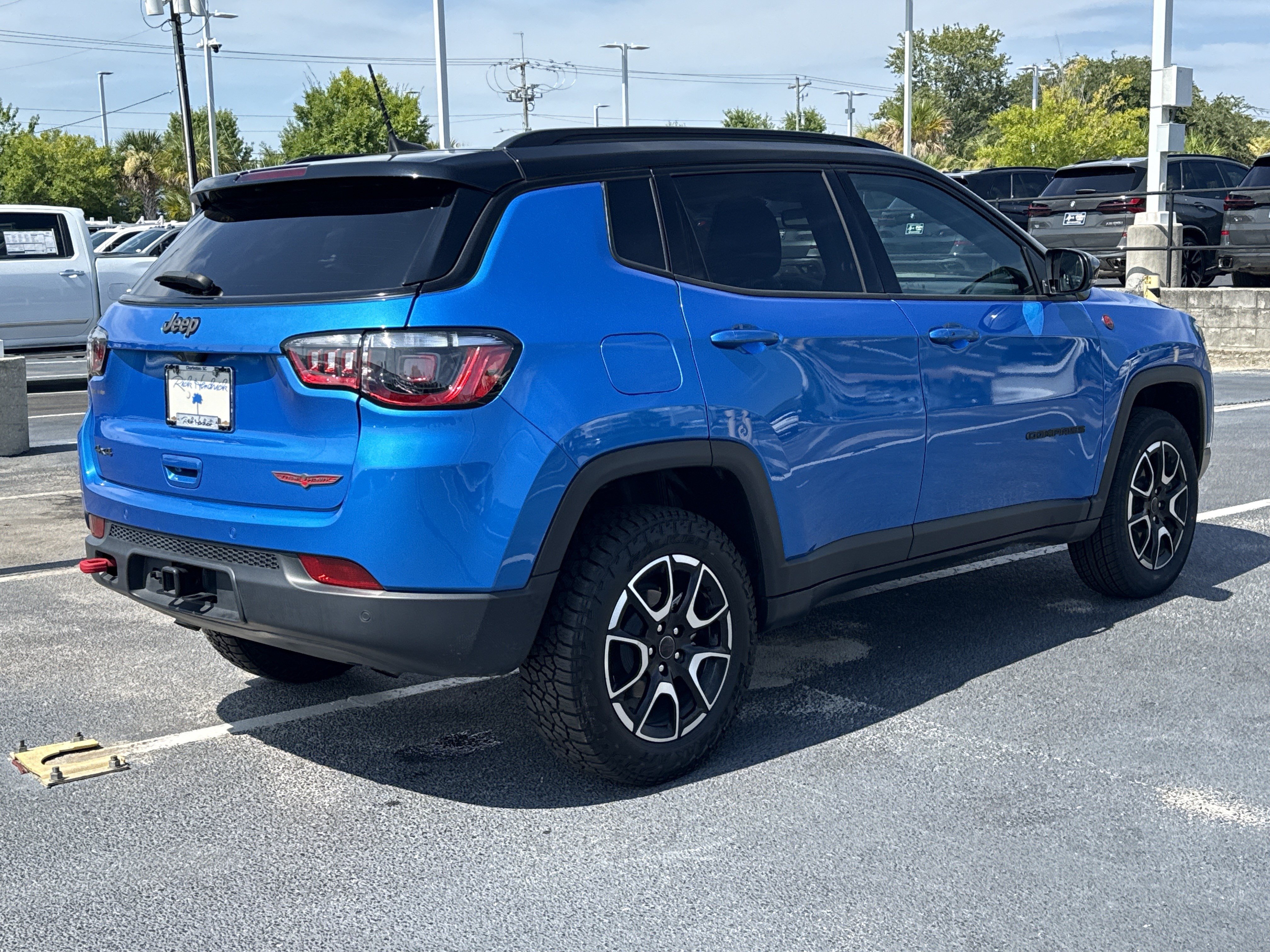 Used 2025 Jeep Compass Trailhawk w/ Trailer Tow Group AWD/4WD image 18