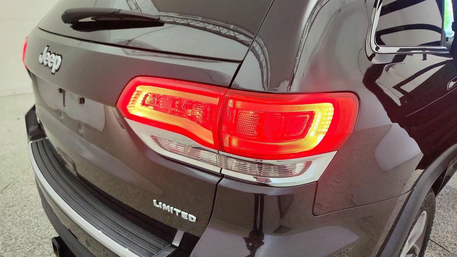 Used 2015 Jeep Grand Cherokee Limited w/ Trailer Tow Group IV AWD/4WD image 37