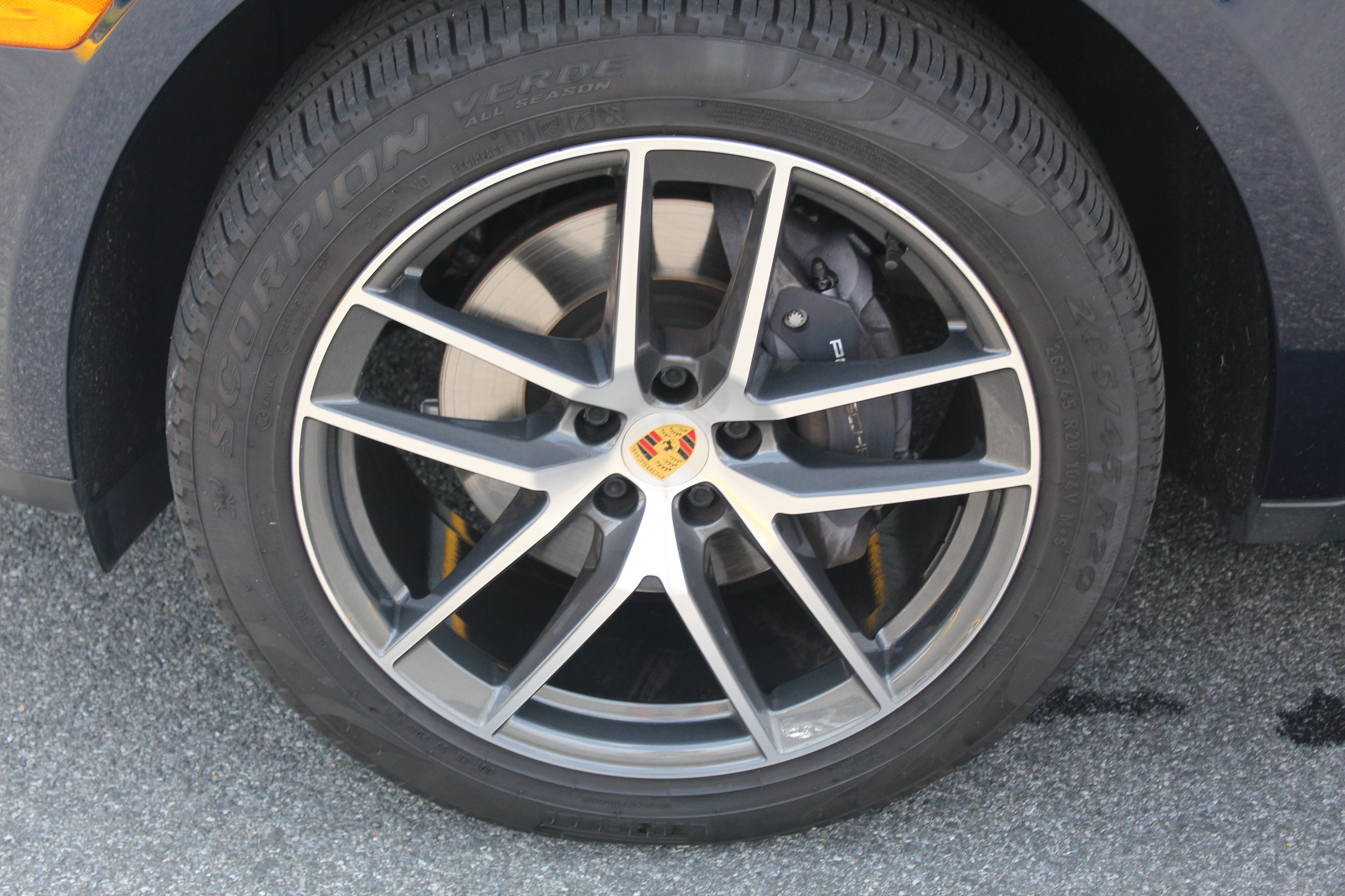 Certified 2022 Porsche Macan image 15