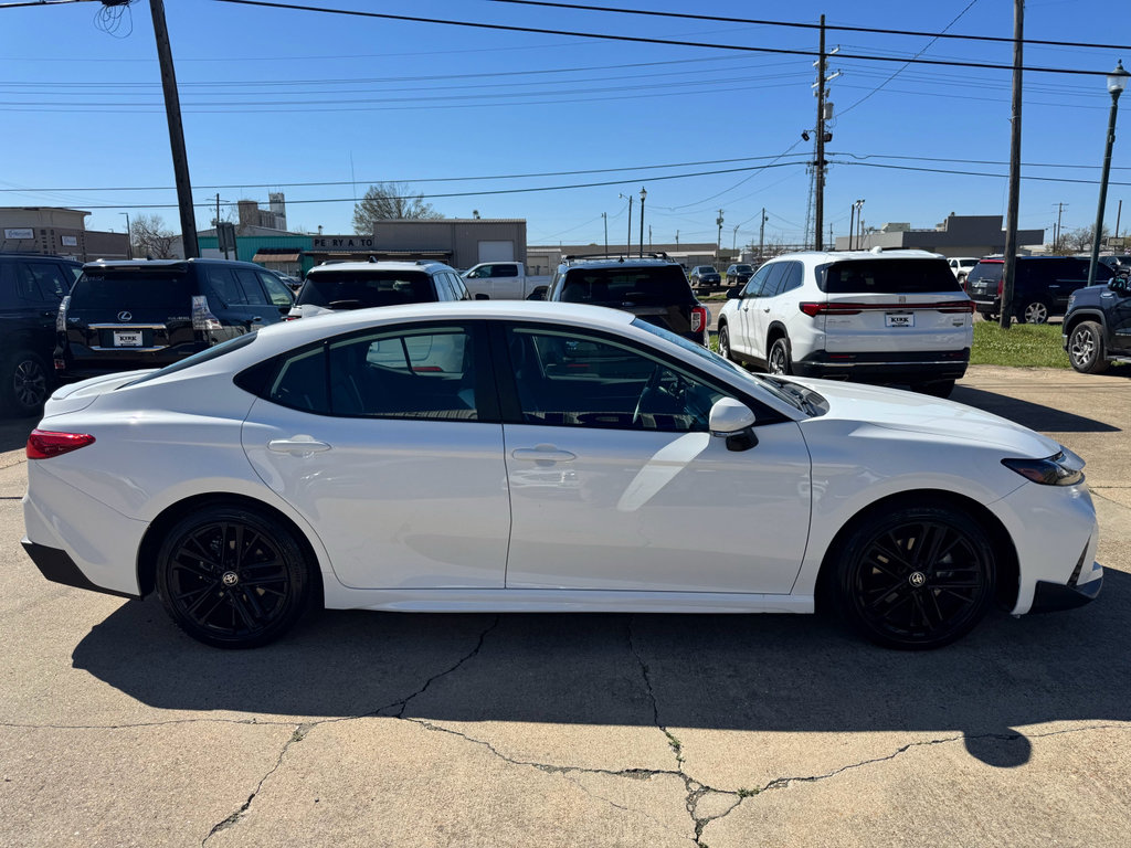 Used 2025 Toyota Camry SE FWD image 6