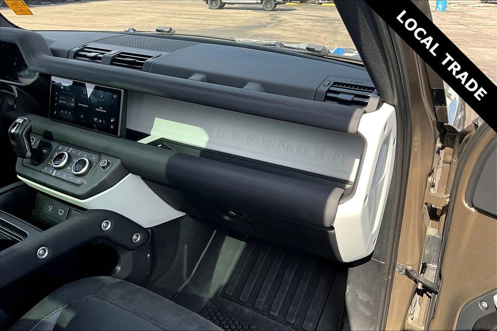 Used 2020 Land Rover Defender 110 SE image 25