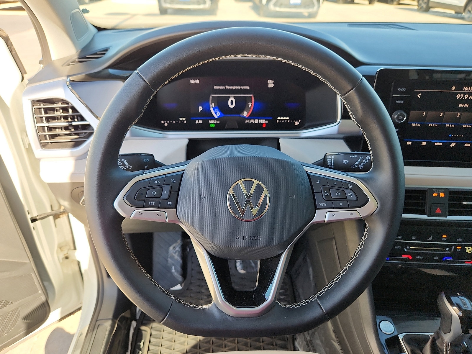 Certified 2025 Volkswagen Taos SE image 16