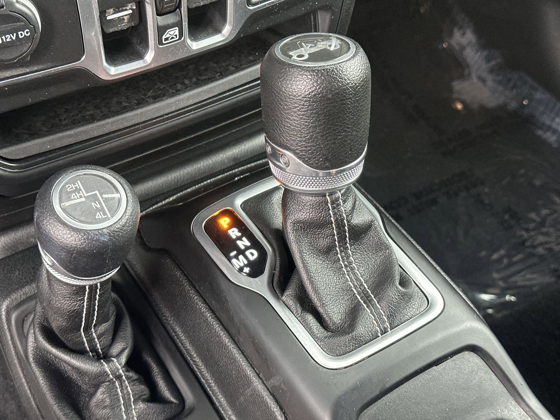 Used 2018 Jeep Wrangler Unlimited Sahara AWD/4WD image 19