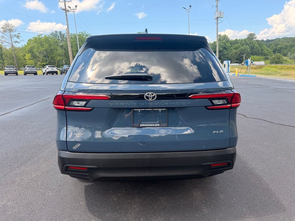 Used 2025 Toyota Grand Highlander AWD image 9