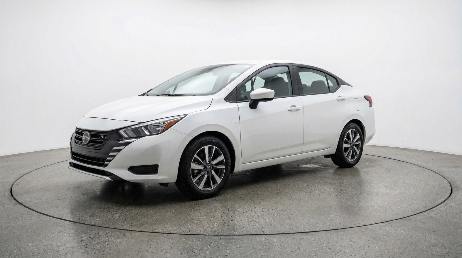 Used 2025 Nissan Versa SV image 3