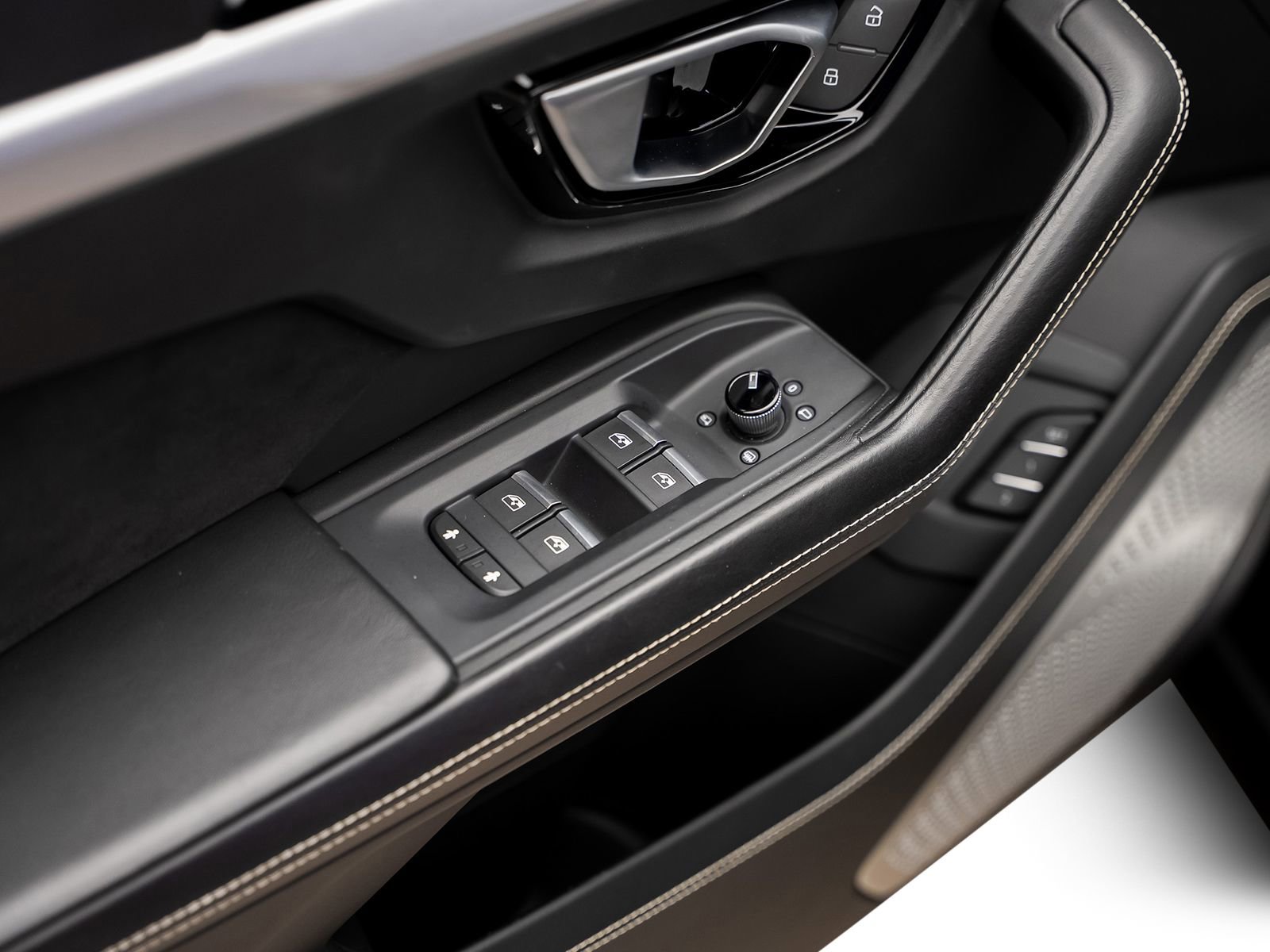 Used 2020 Lamborghini Urus image 65