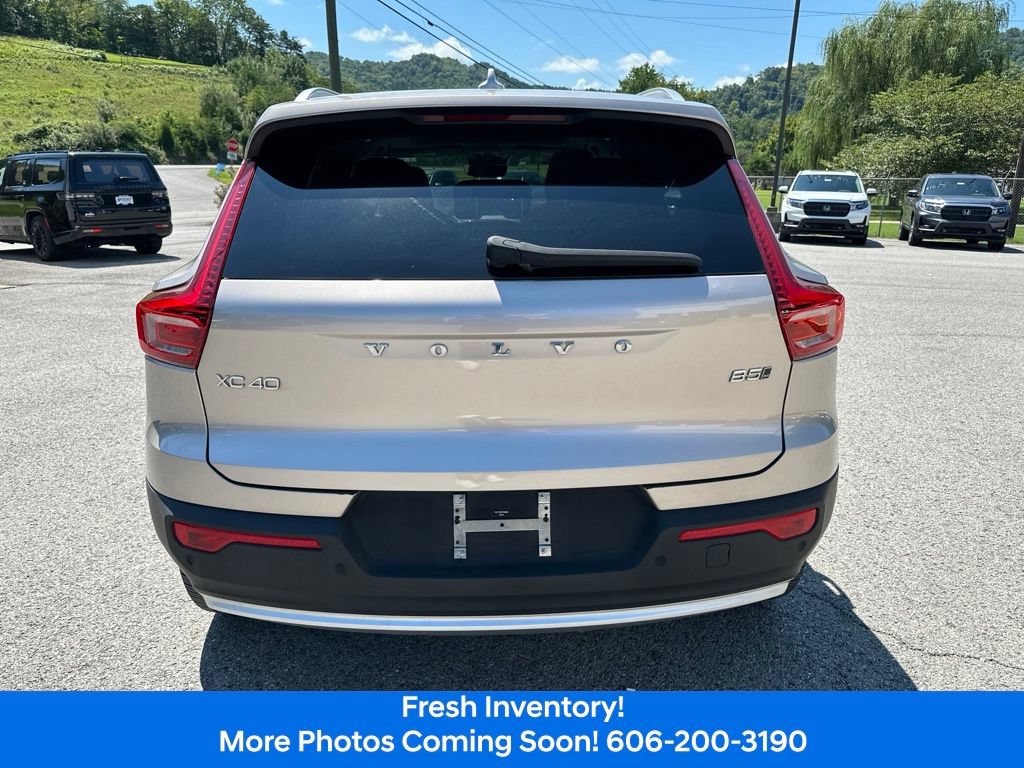 Used 2024 Volvo XC40 B5 Plus AWD/4WD image 4