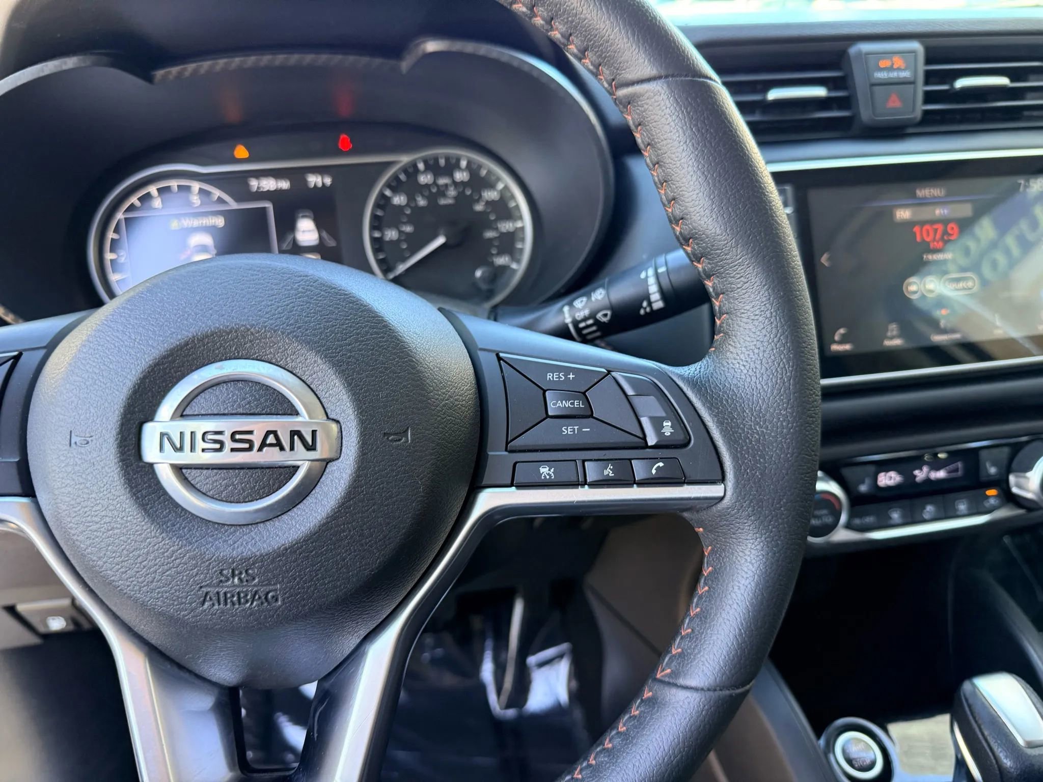 Used 2021 Nissan Versa SR w/ Convenience Package image 21