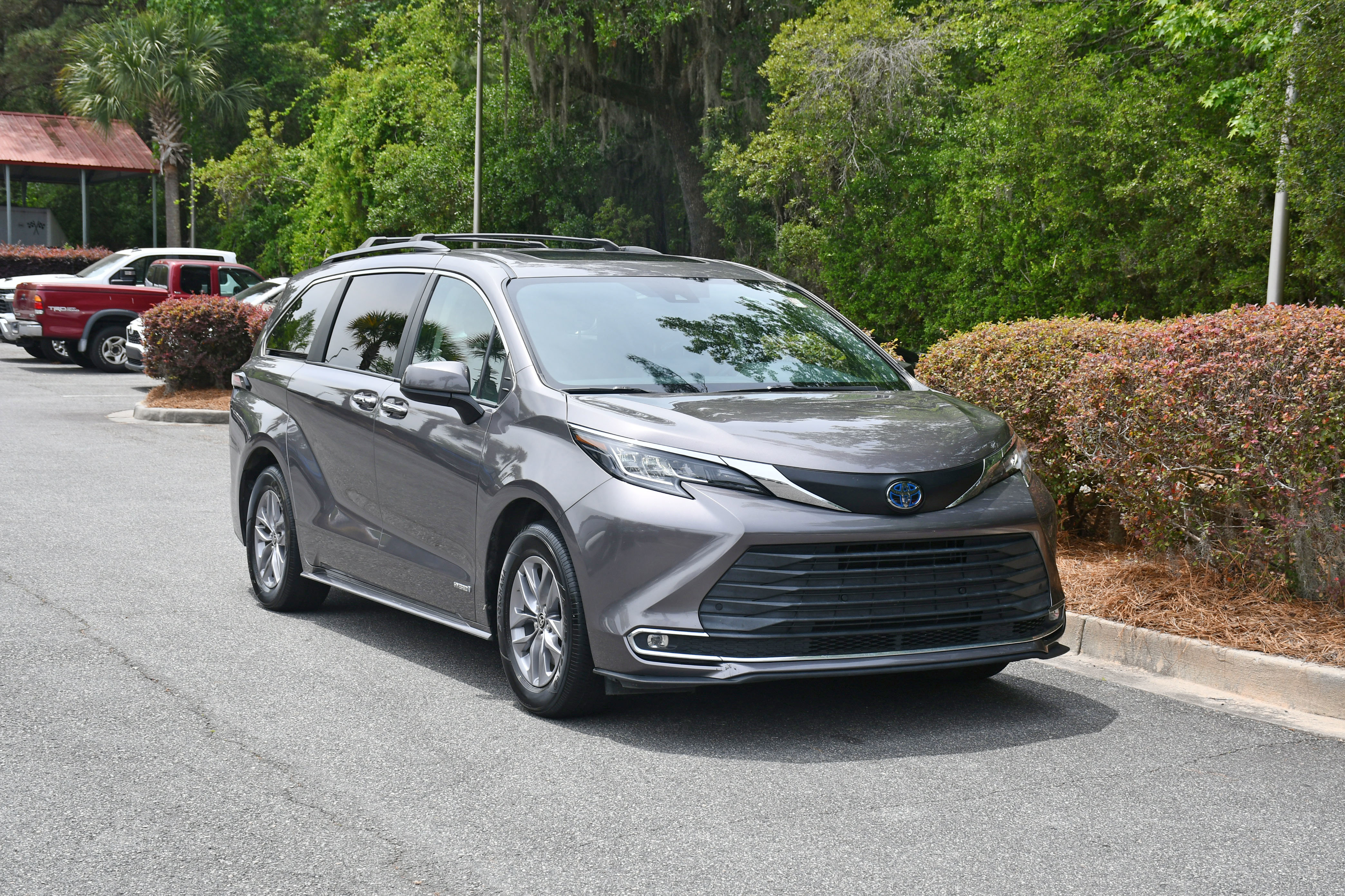 Used 2021 Toyota Sienna XLE FWD image 6