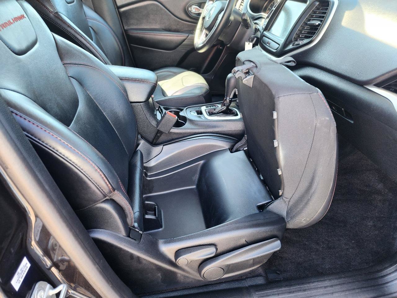 Used 2016 Jeep Cherokee Trailhawk w/ Leather Interior Group AWD/4WD image 30