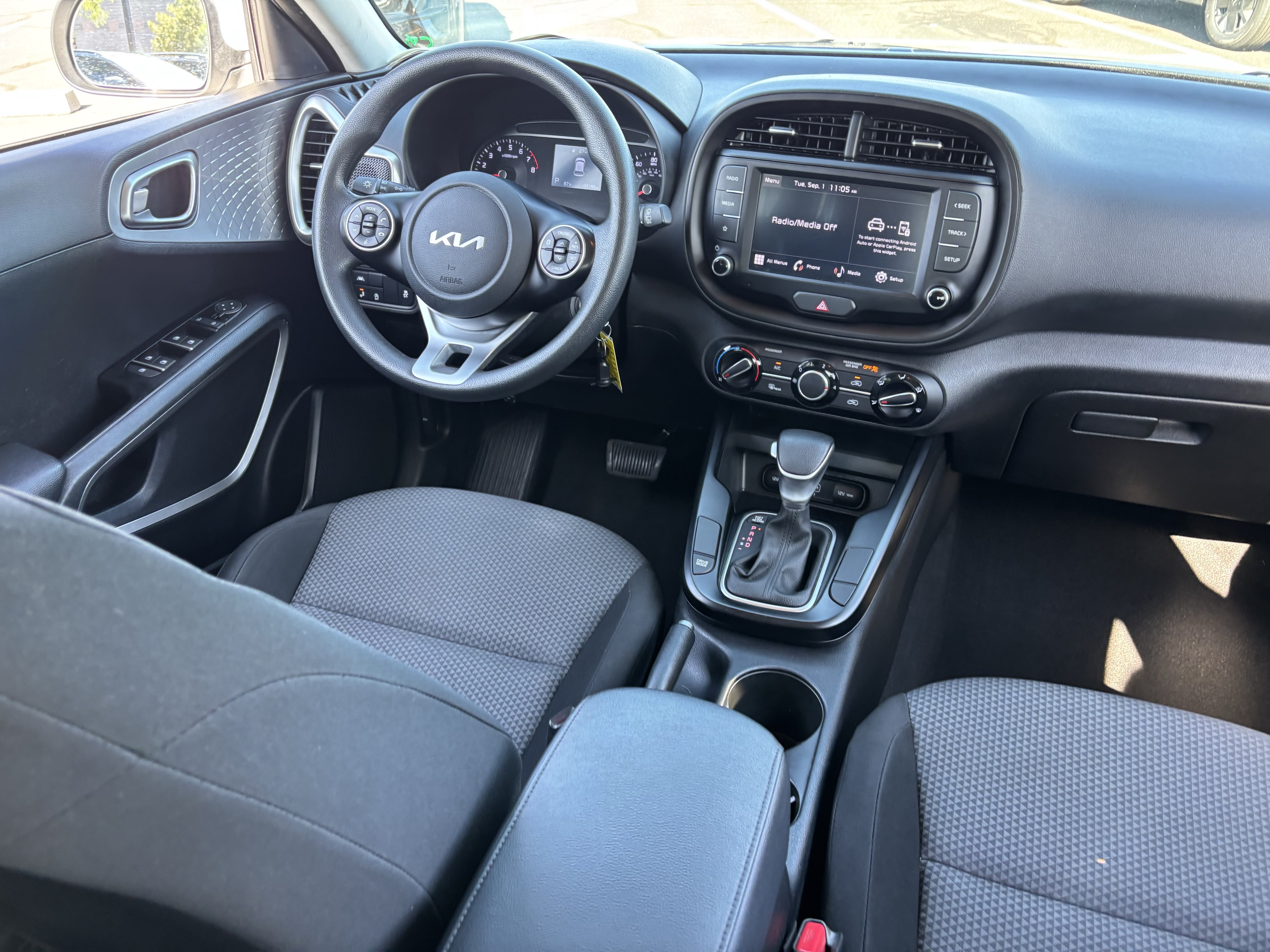 Certified 2022 Kia Soul LX w/ Technology Package FWD image 12
