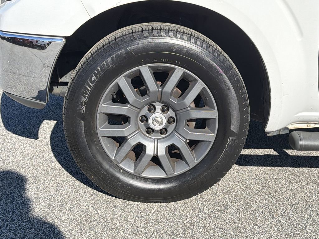 Used 2011 Nissan Frontier SL AWD/4WD image 8