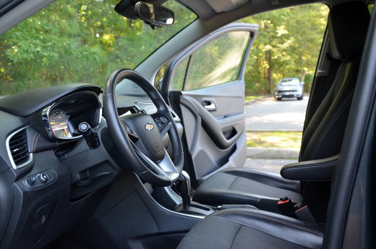 Used 2018 Chevrolet Trax LT w/ LT Convenience Package image 15