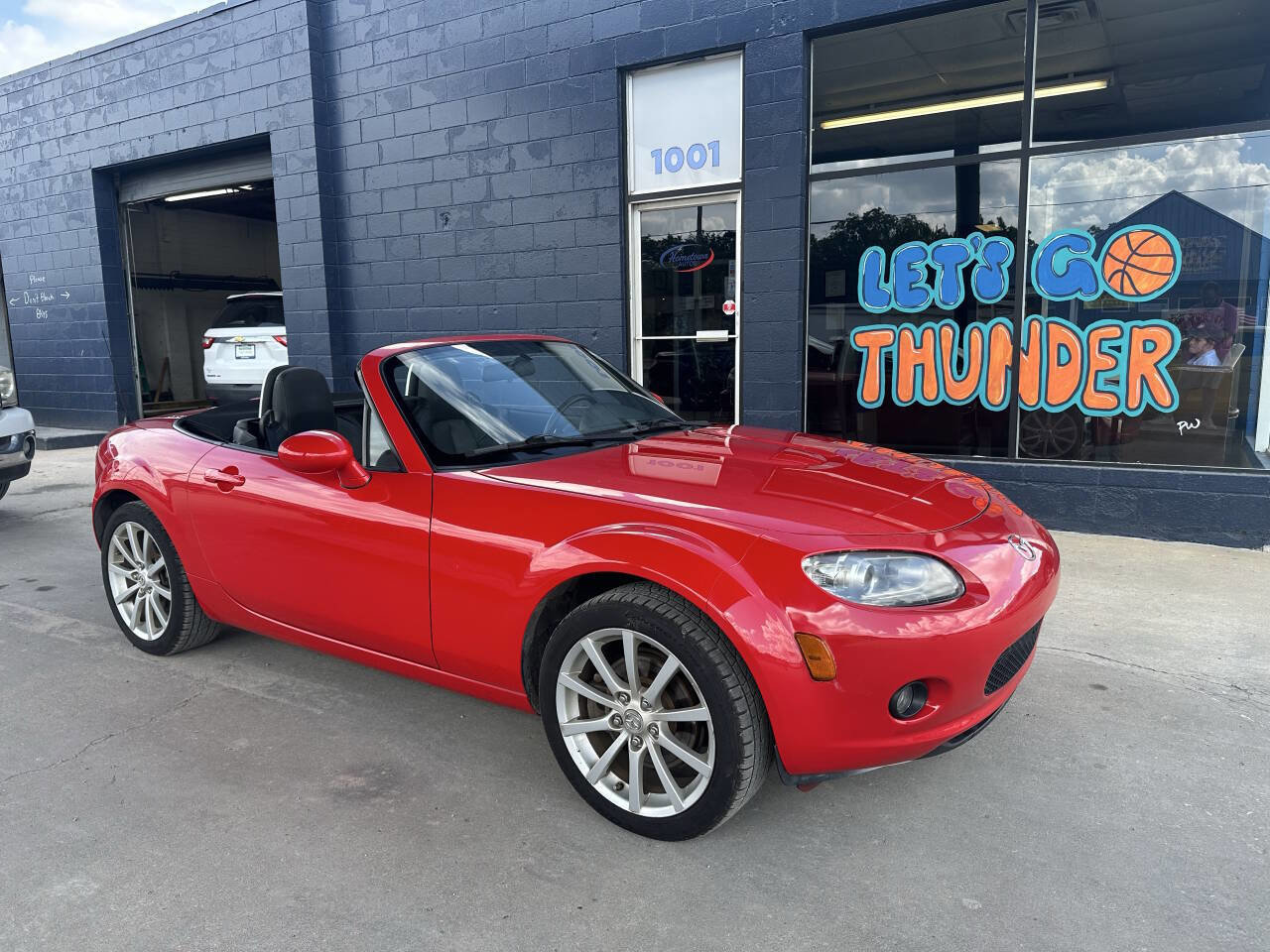 Used 2008 MAZDA MX-5 Miata Grand Touring RWD image 2