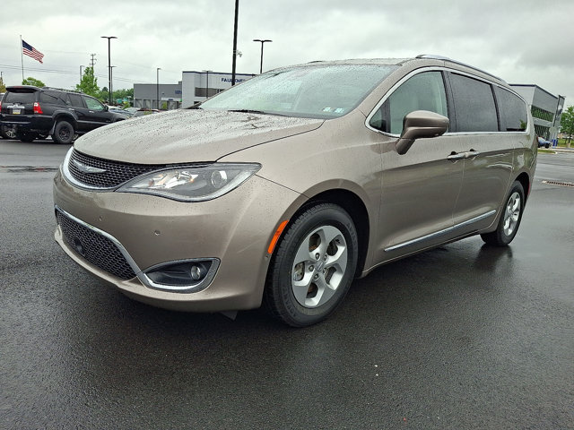 Used 2017 Chrysler Pacifica Touring-L Plus w/ Advanced Safetytec Group FWD image 3
