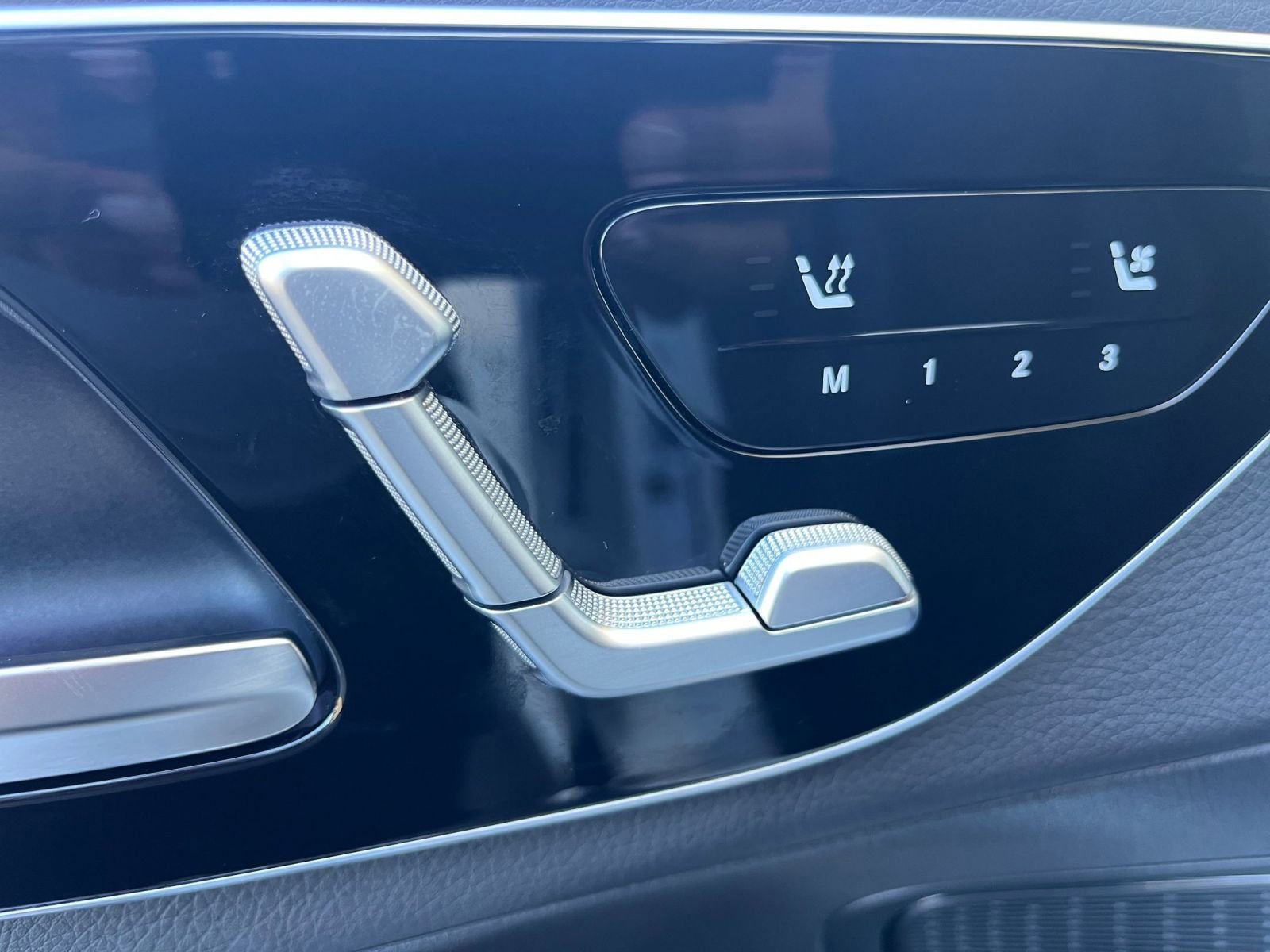 Used 2024 Mercedes-Benz GLC 300 image 23