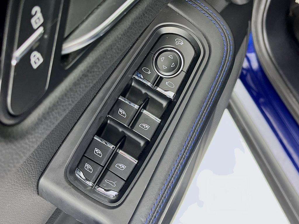 Certified 2023 Porsche Macan Turbo AWD/4WD image 9