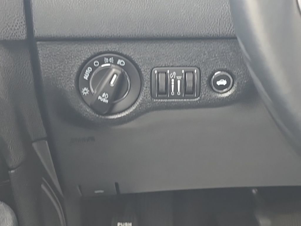 Certified 2018 Chrysler 300 Touring w/ Driver Convenience Group image 26