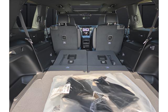 New 2025 Jeep Grand Cherokee L Limited w/ Luxury Tech Group II image 17