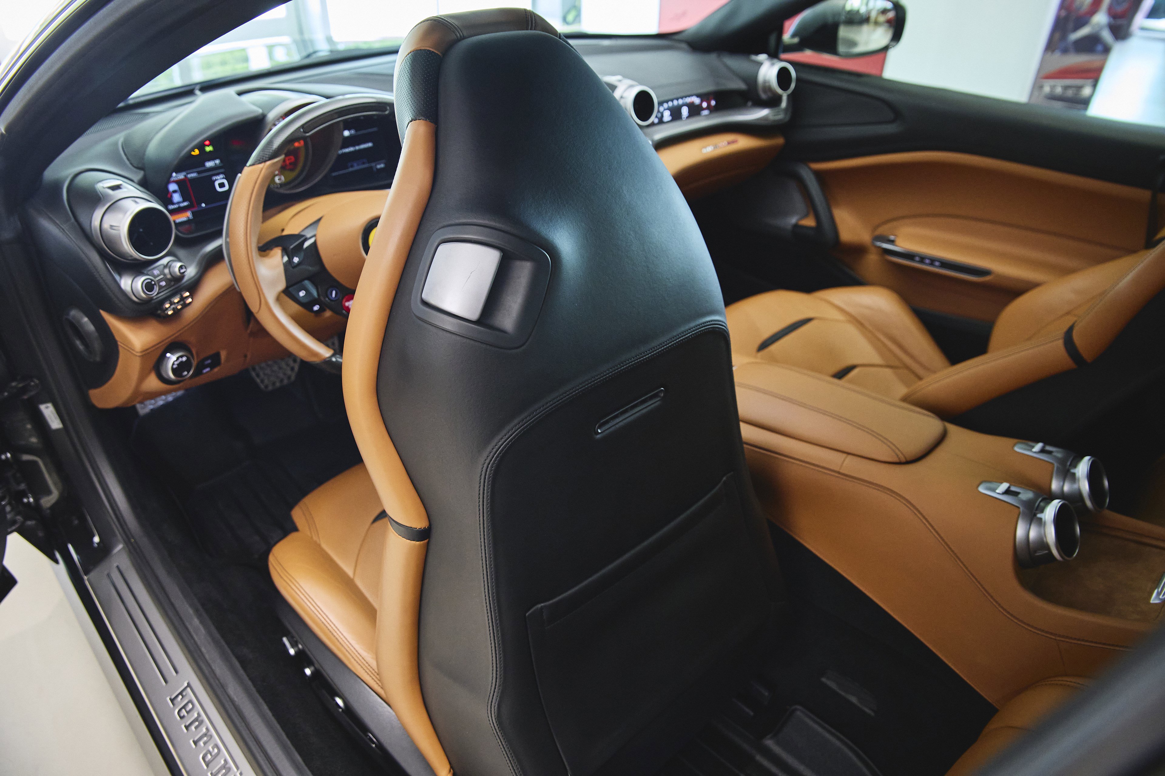 Used 2018 Ferrari GTC4Lusso image 23