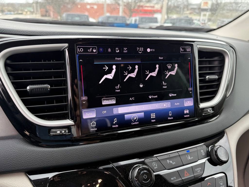 Used 2023 Chrysler Pacifica Touring-L image 20