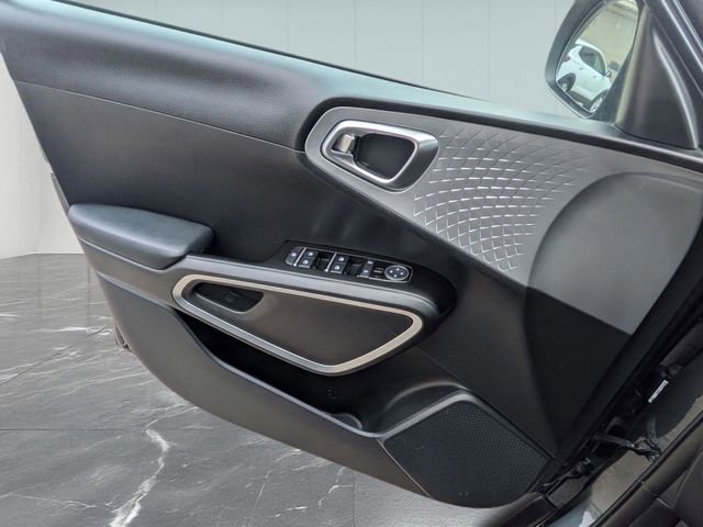 Used 2025 Kia Soul LX w/ LX Technology Package image 14