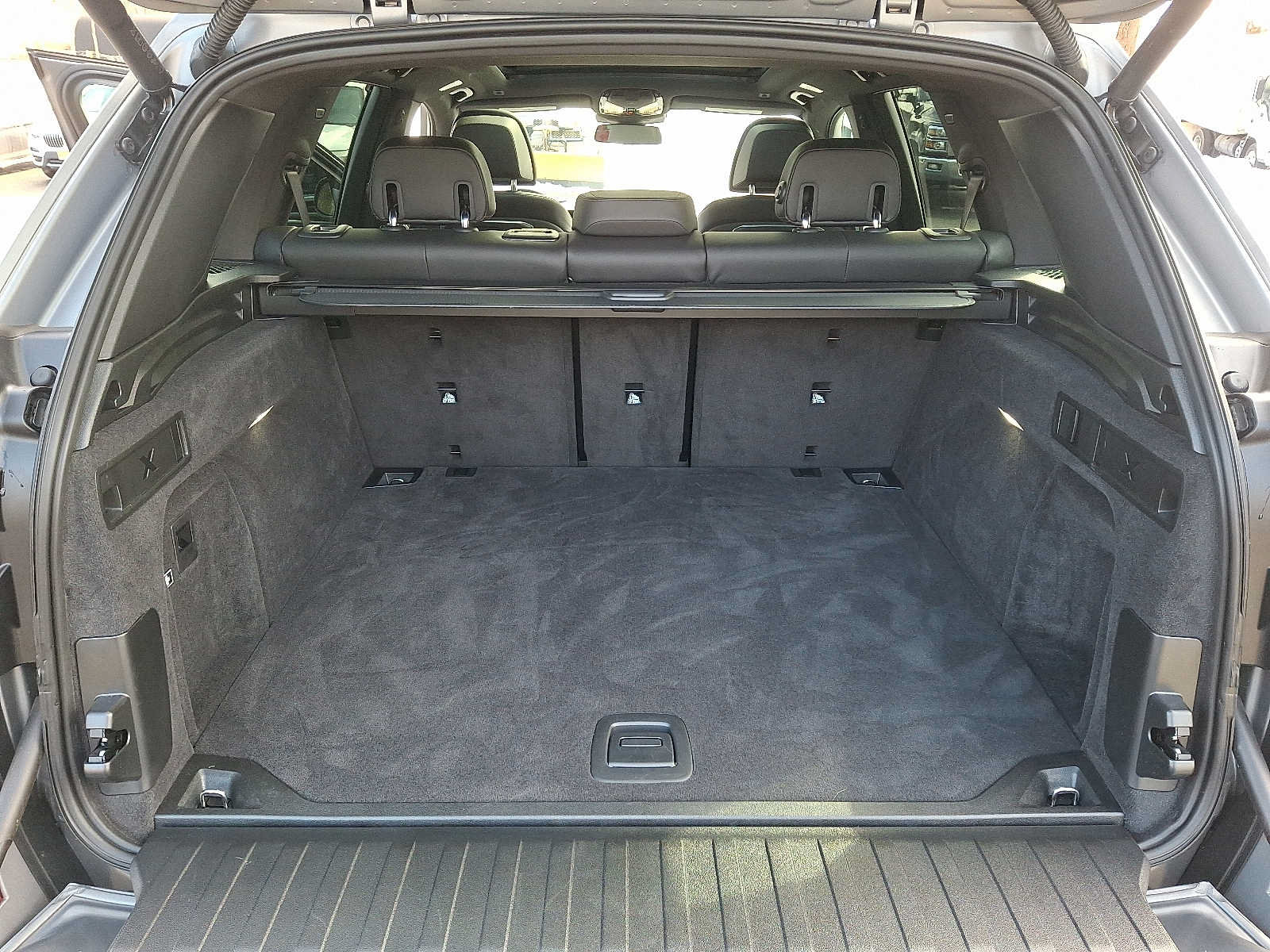 Used 2025 BMW X5 M60i AWD/4WD image 28