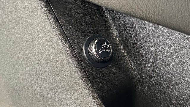 Used 2025 Cadillac XT5 Premium Luxury image 16