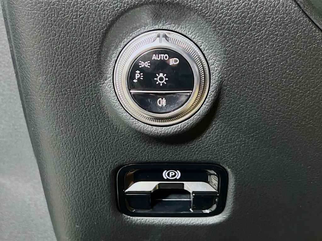Used 2026 Mercedes-Benz C 300 4MATIC Sedan image 11
