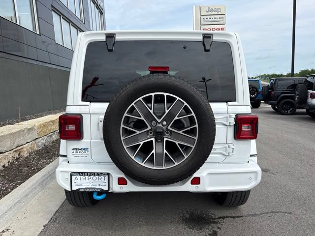 Used 2023 Jeep Wrangler Unlimited Sahara AWD/4WD image 4