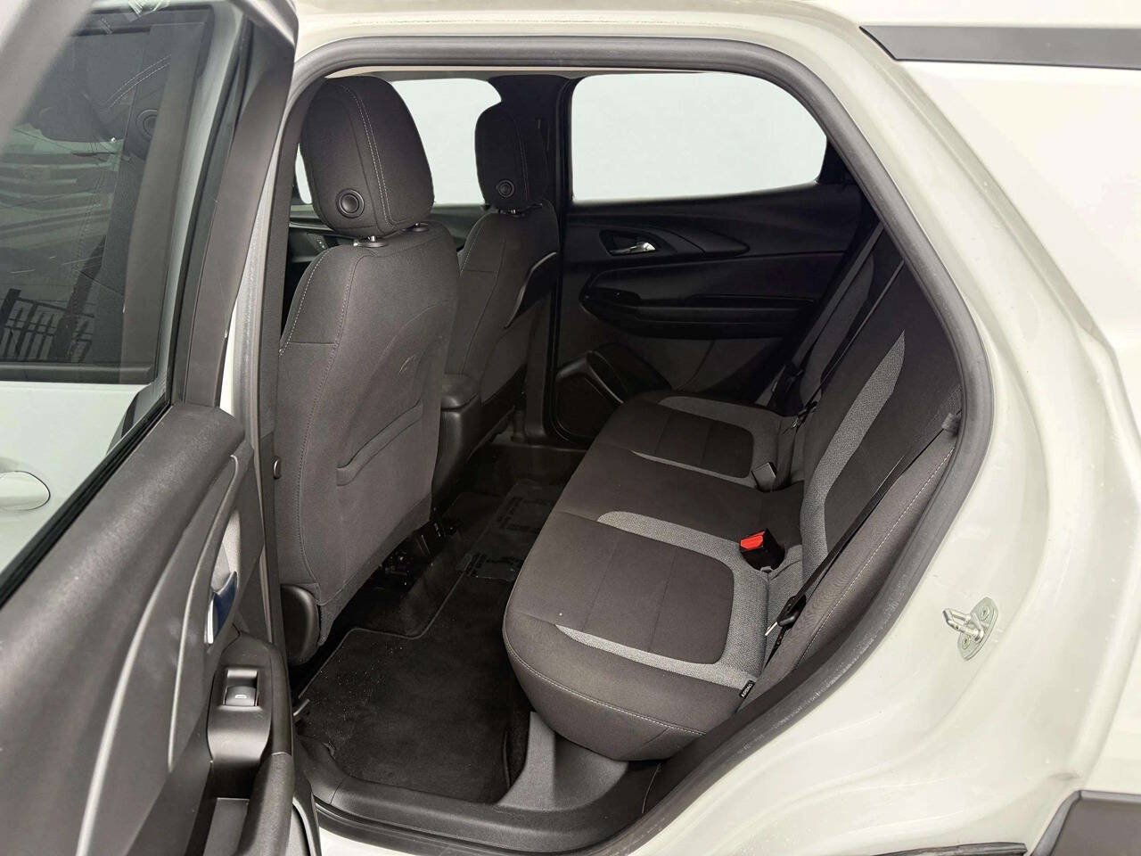 Used 2022 Chevrolet TrailBlazer LT w/ Convenience Package FWD image 11