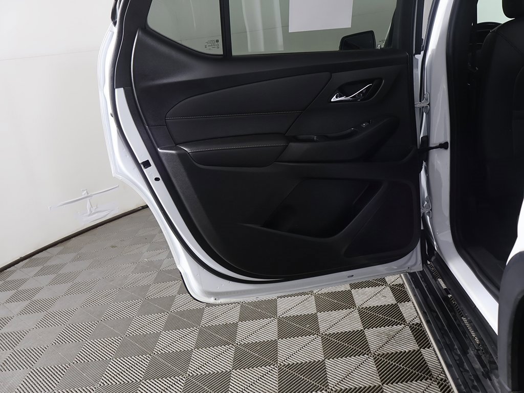 Used 2023 Chevrolet Traverse LT image 23