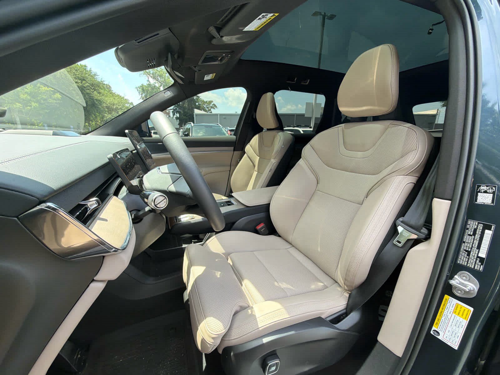 Used 2025 Volvo EX90 Ultra AWD/4WD image 24