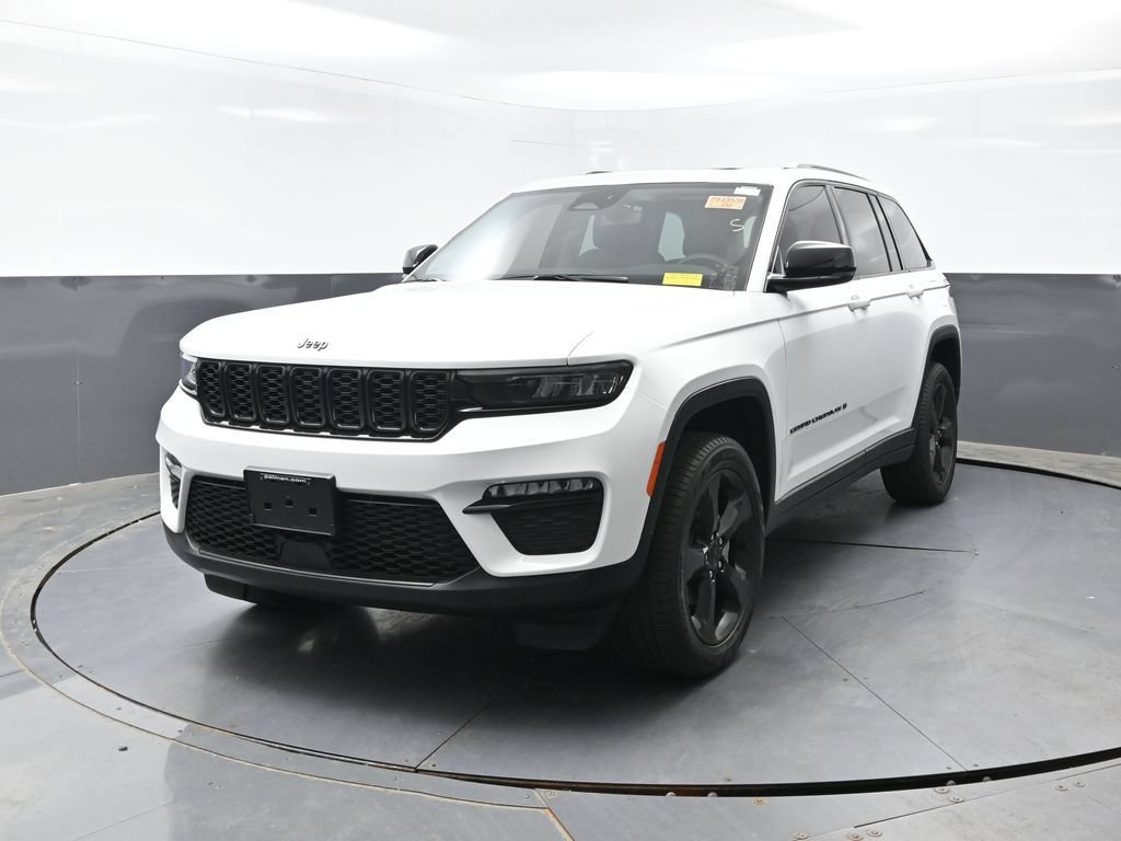 Used 2023 Jeep Grand Cherokee Limited w/ Black Appearance Package AWD/4WD image 7
