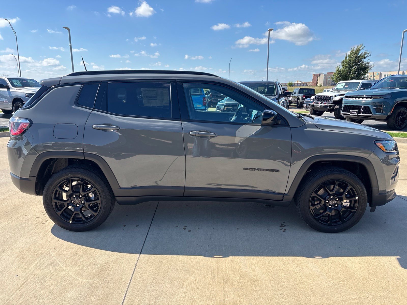 New 2027 Jeep Compass Latitude AWD/4WD image 6