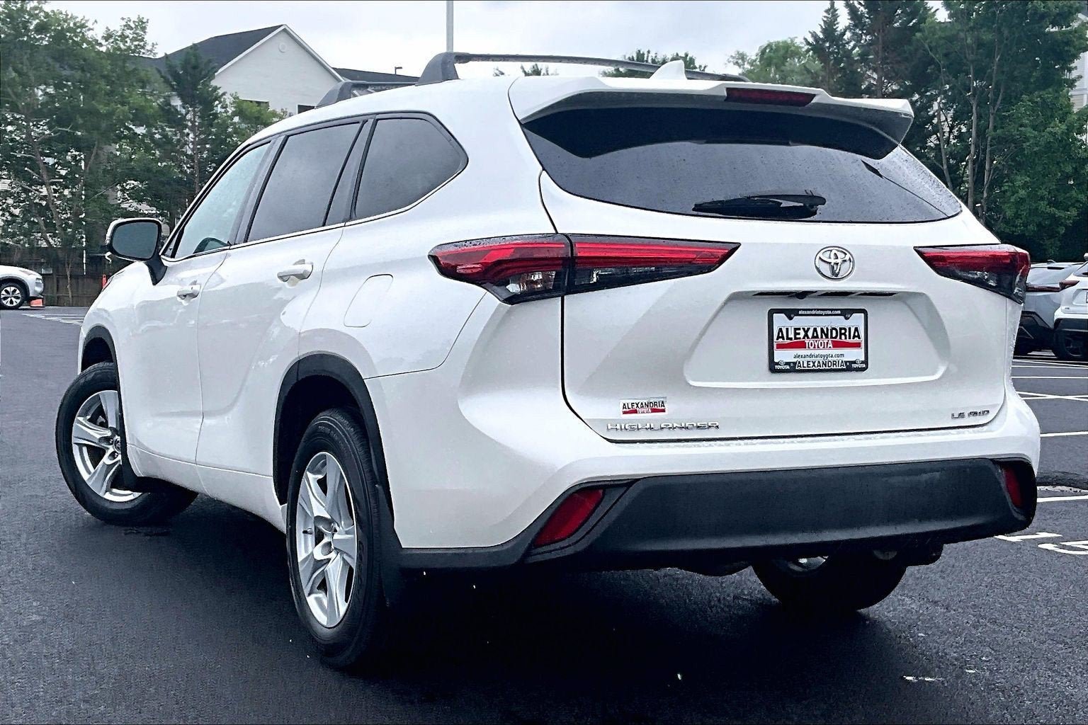 Used 2021 Toyota Highlander LE AWD/4WD image 11