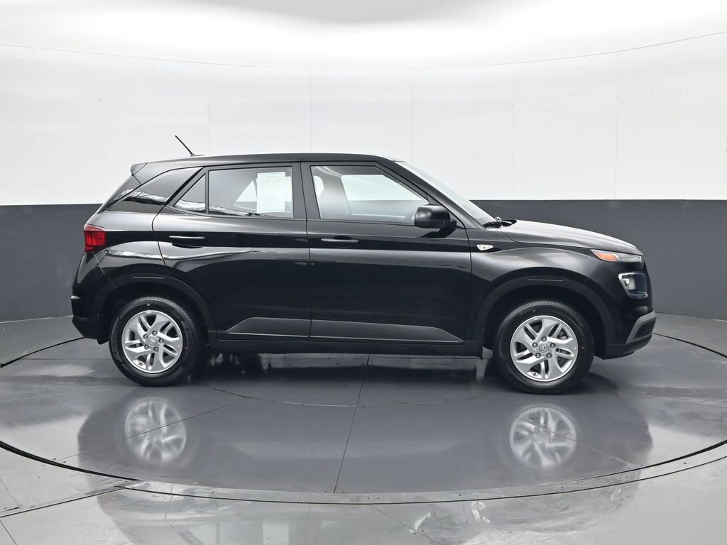 Certified 2026 Hyundai Venue SE image 4
