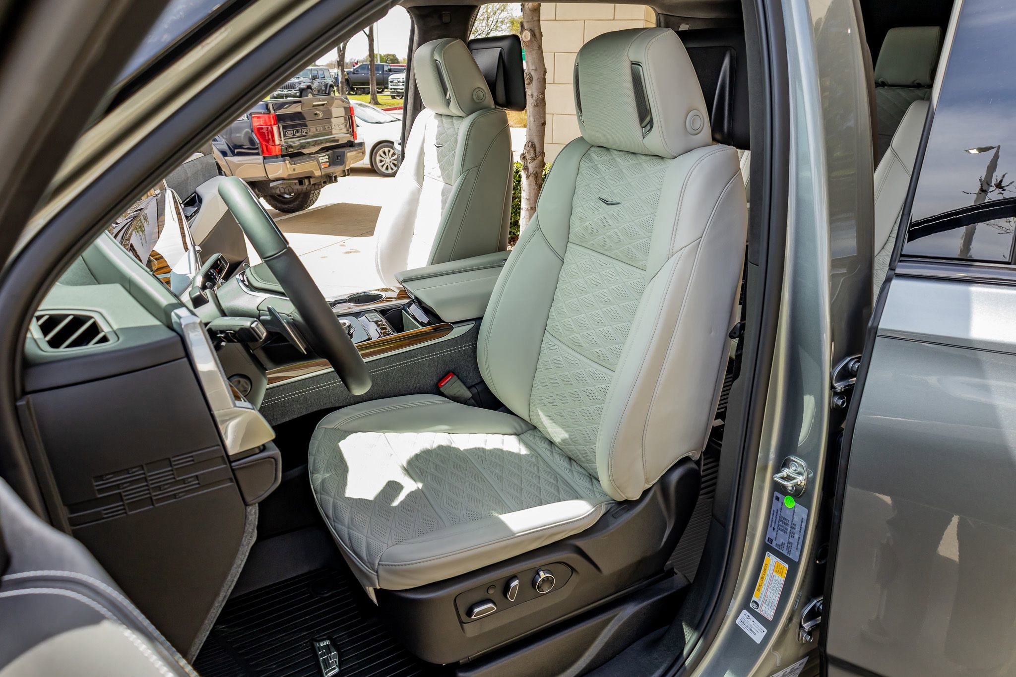 Used 2026 Cadillac Escalade Platinum Sport w/ LPO, ONYX Package image 30