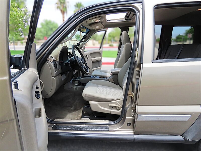 Used 2006 Jeep Liberty Sport AWD/4WD image 11